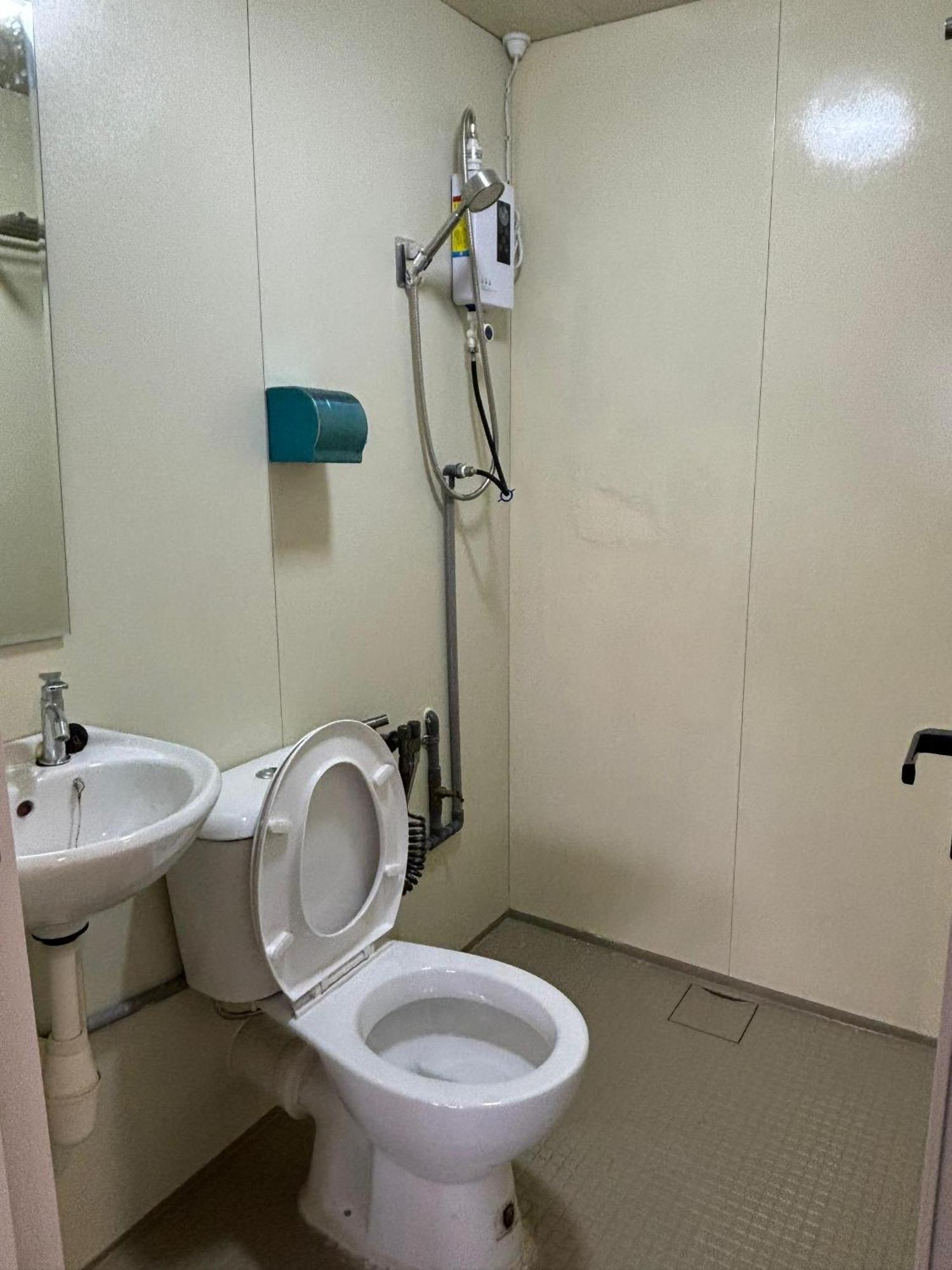 5 Minutes Airport Lodge Kampong Patagas Buitenkant foto