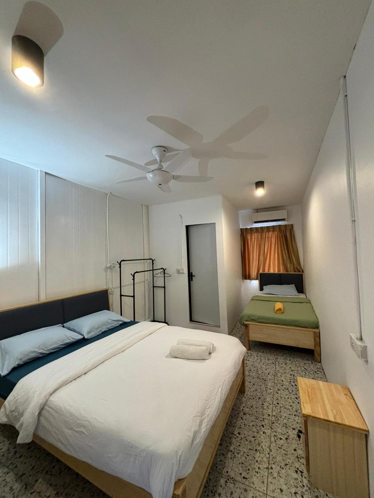 5 Minutes Airport Lodge Kampong Patagas Buitenkant foto